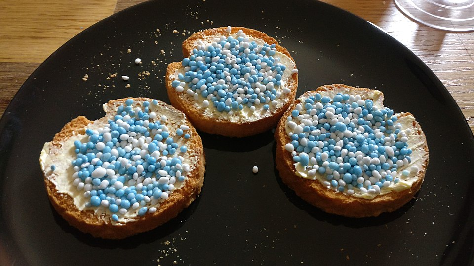Beschuit met muisjes — Dutch rusk with pink and blue anise sprinkles, served when a baby is born